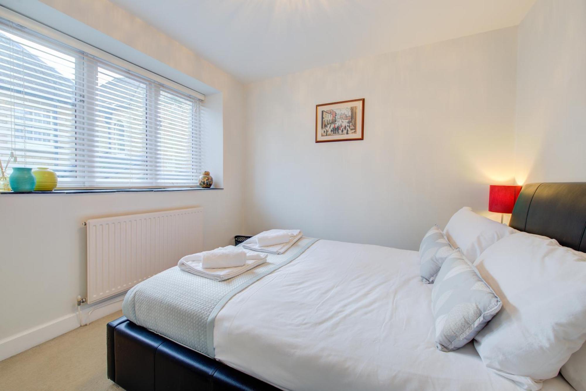 Stylish Townhouse, Work Desk, Fast Wi-Fi, Sleeps 6 Στάμφορντ Εξωτερικό φωτογραφία
